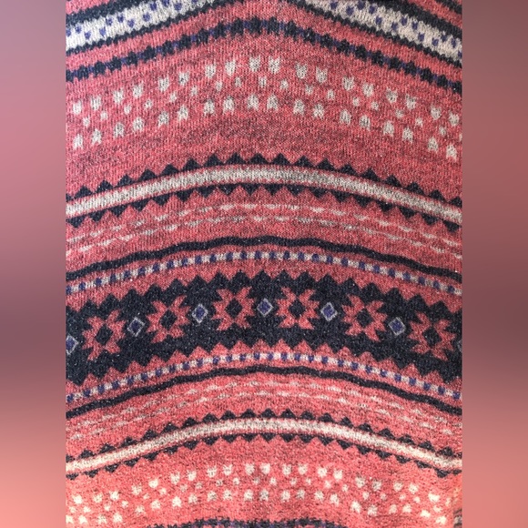 Maurice’s patterned hoodie - Picture 3 of 3